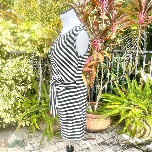 Guess Hailey Dress - Picture 3 of 6